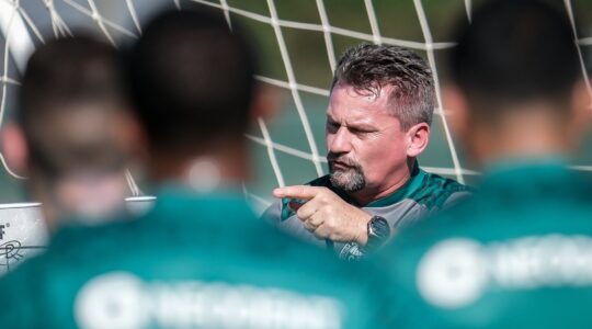 O técnico do Coritiba, Fábio Matias