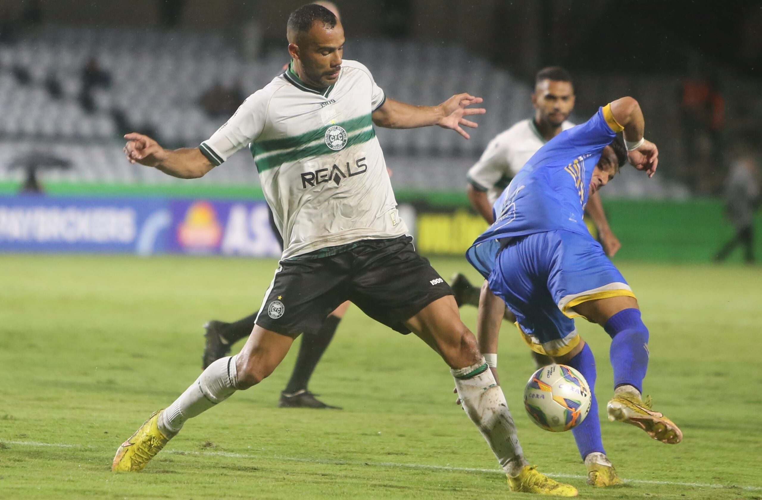 O volante Fransérgio, em jogo do Coritiba no Couto Pereira