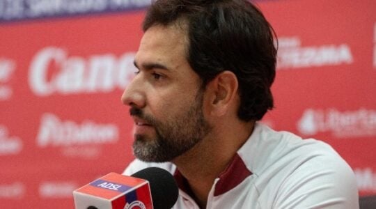 O técnico Gustavo Leal