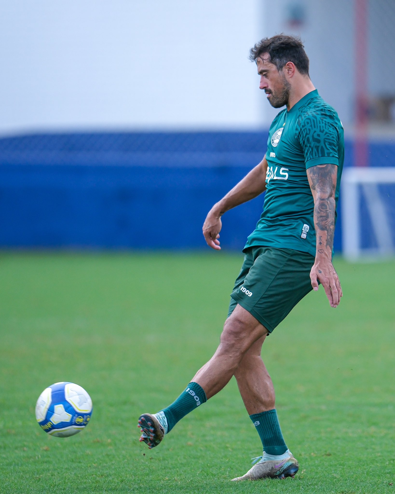 O zagueiro Maurício Antônio