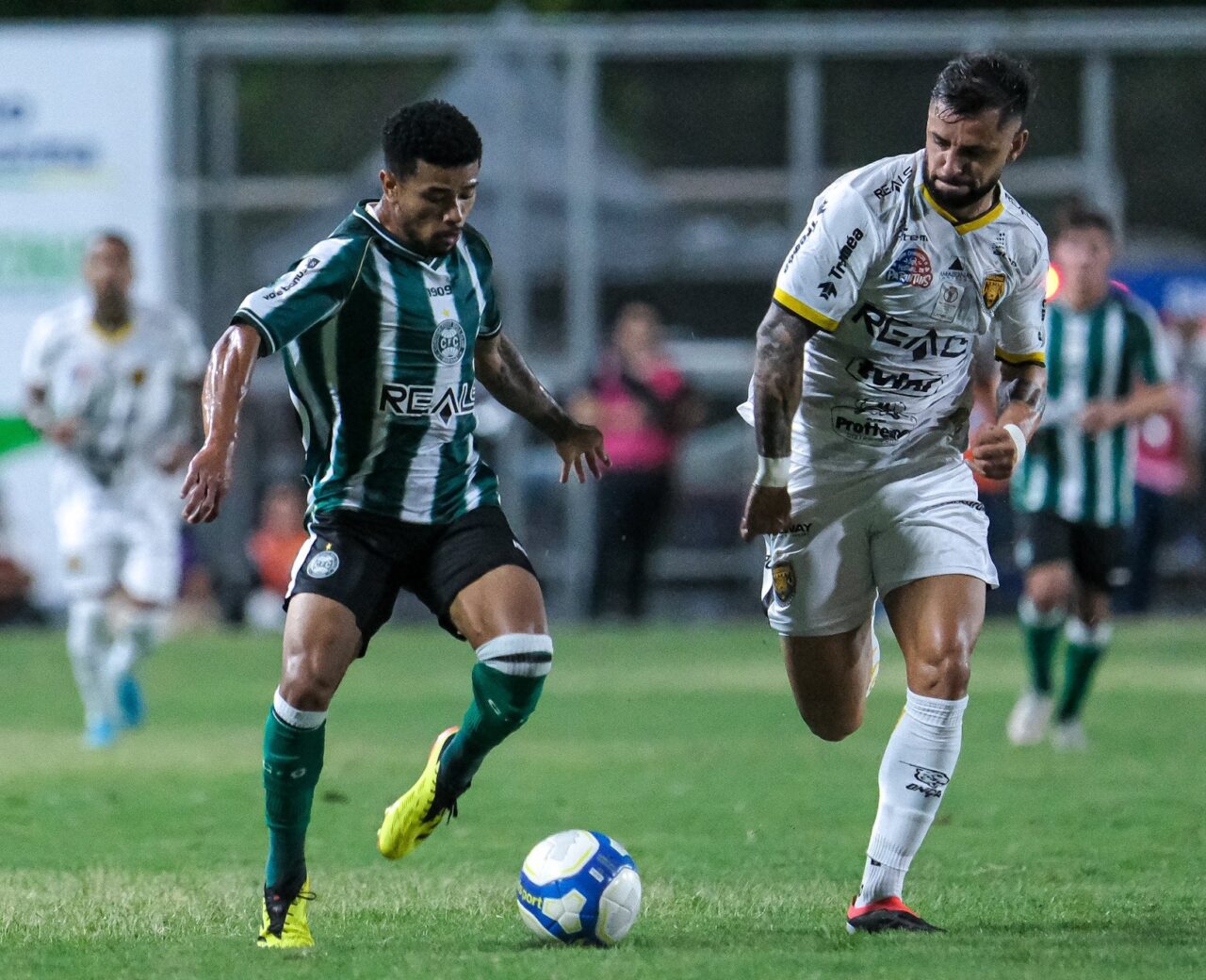 Lucas Ronier, do Coritiba, enfrenta o Amazonas