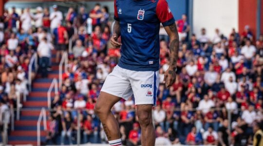 O volante Bruno Silva, do Paraná Clube