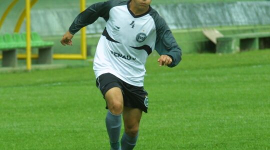 O lateral-direito Rafinha, em treino do Coritiba