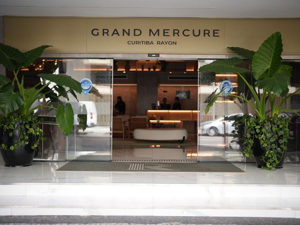 Fachada Grand Mercure Curitiba Rayon2 (2)