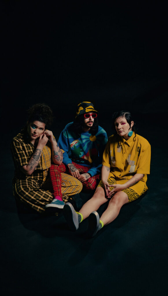 Far From Alaska – Cred Cesar Reynaux