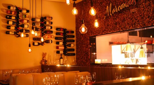 Marcondes – Luz de velas – por Rodrigo Felix Leal