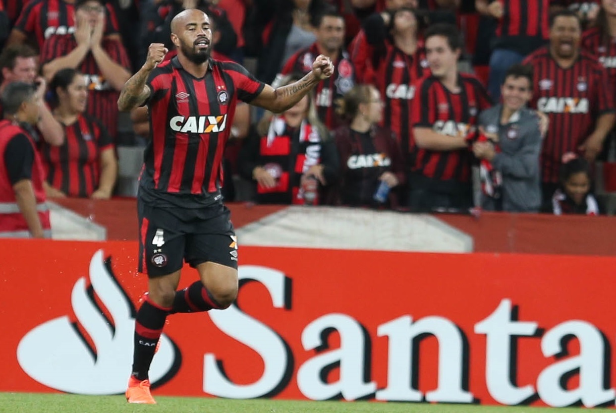 O zagueiro Thiago Heleno
