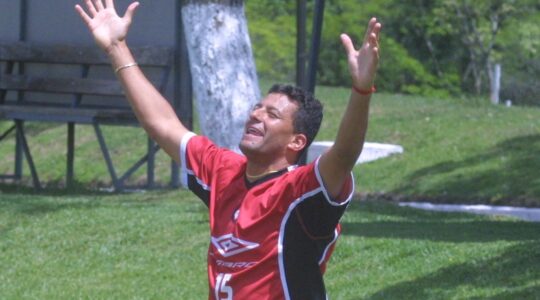 O atacante Washington Coração Valente, do Athletico Paranaense