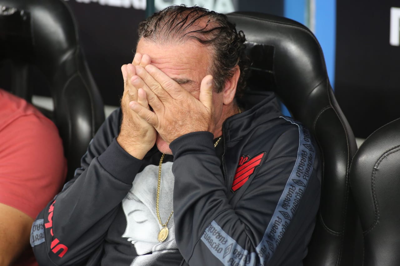O técnico Alexi Stival, o Cuca, do Athletico Paranaense