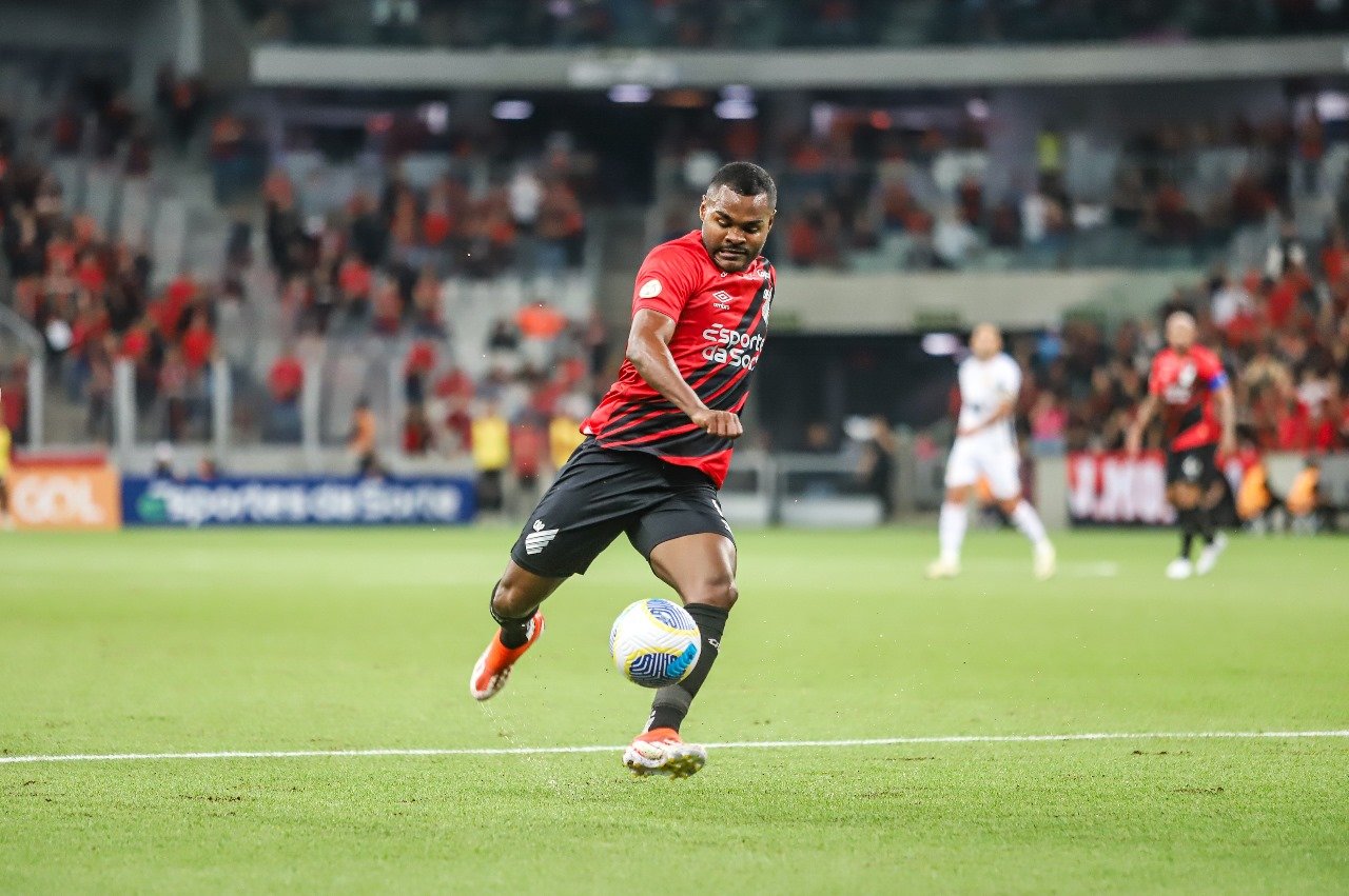 Nikão, do Athletico Paranaense