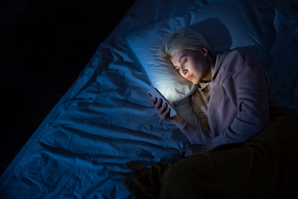 adult-suffering-from-social-media-addiction