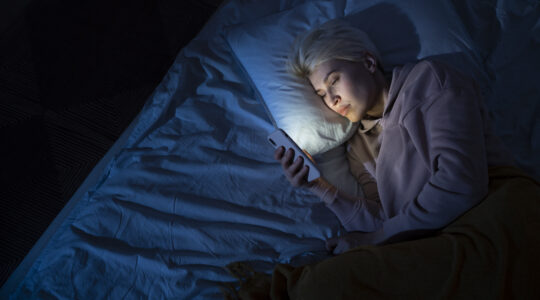 adult-suffering-from-social-media-addiction