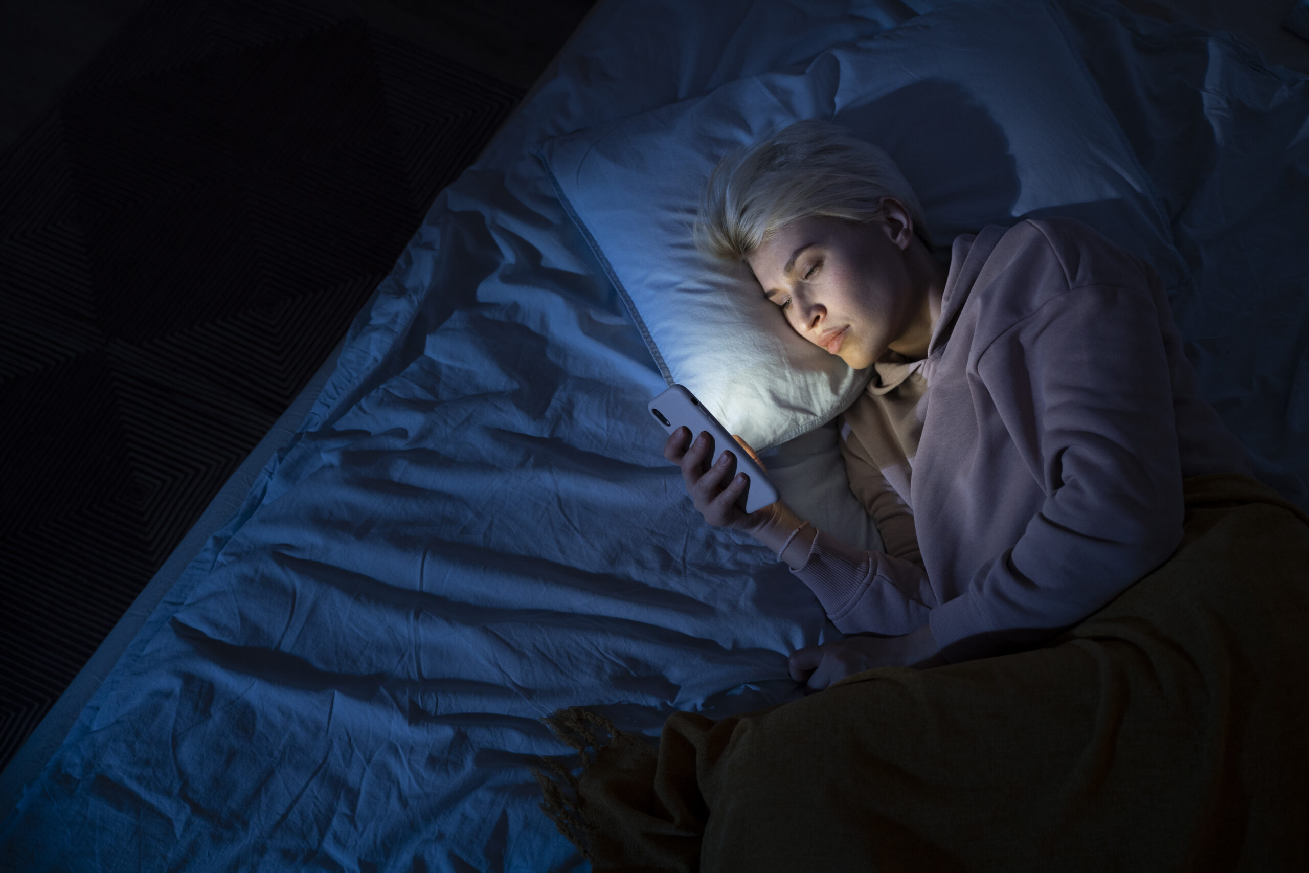 adult-suffering-from-social-media-addiction