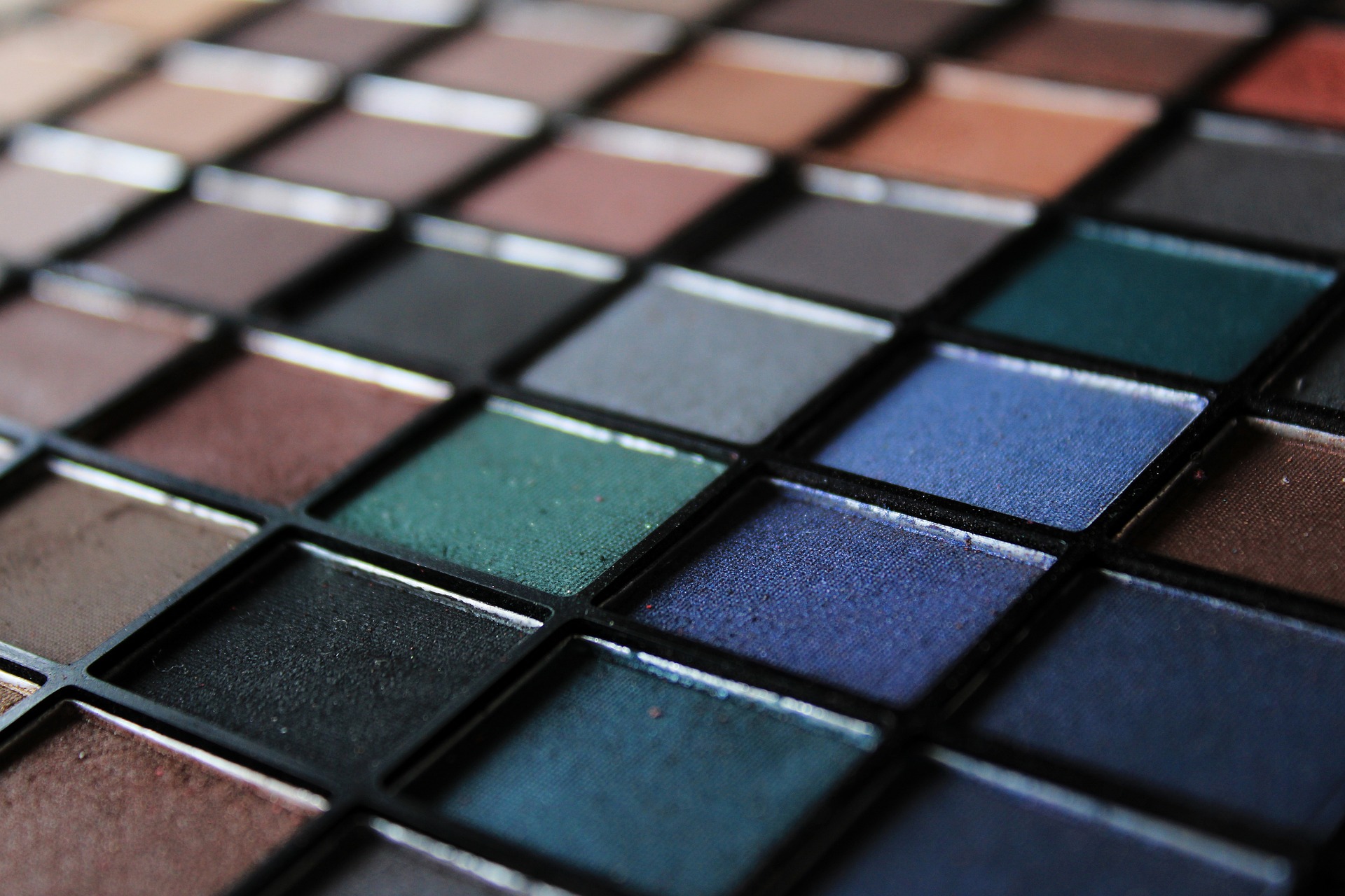 eye-shadow-4558443_1920