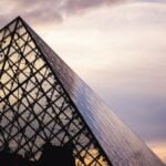 museu-do-louvre-ao-por-do-sol_1361-124