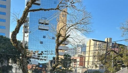 Segunda chega gelada a Curitiba, mas frio já começa a perder força no Paraná.