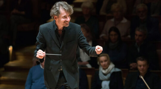 19raphael_haeger_conducting_-_picture_3_-_monika_rittershaus