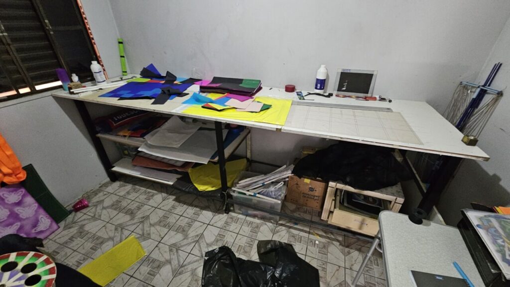 Fábrica de balões é desmontada pela Polícia no Santa Quitéria, bairro de Curitiba