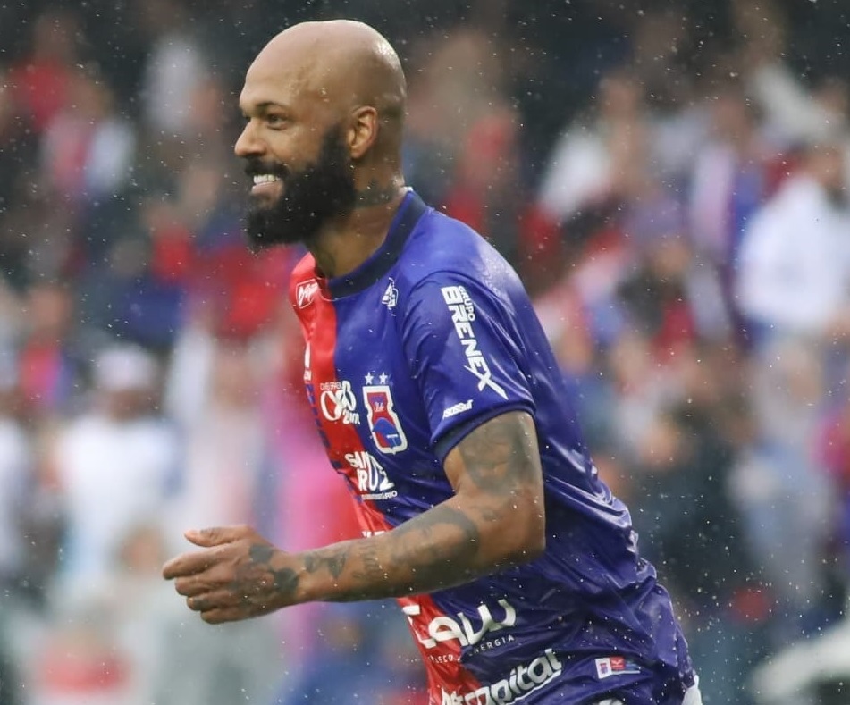 Bruno Silva pelo Paraná Clube
