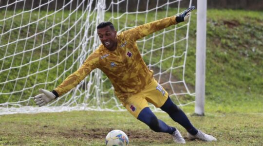 O goleiro Sidão, do Paraná Clube