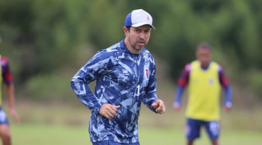 Tcheco em treino do Paraná Clube