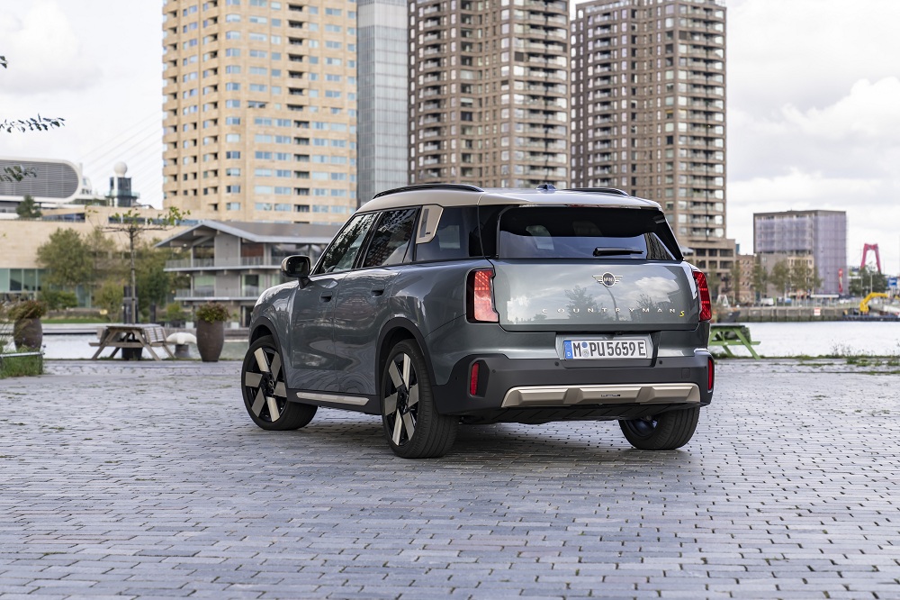 P90528242_highRes_mini-countryman-se-a