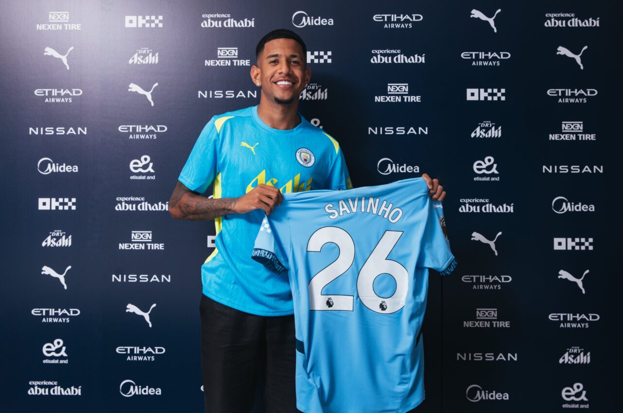 Savinho apresentado pelo Manchester City
