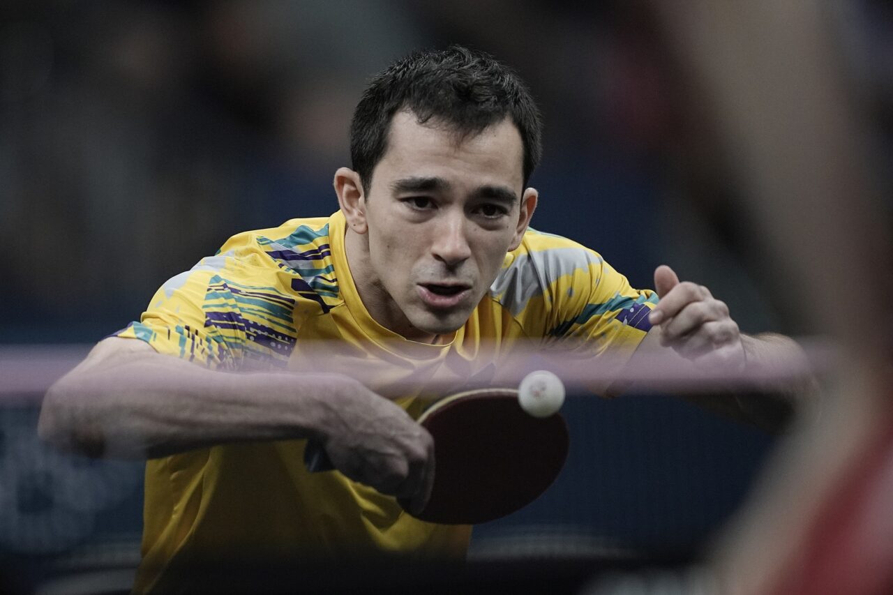 Jogos Olímpicos Paris 2024 - Tênis de Mesa Masculino. O atleta Hugo Calderano, do Brasil, joga oitavas do tênis de mesa.