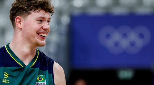 O paranaense Lukas Bergmann em treino da seleção brasileira de vôlei