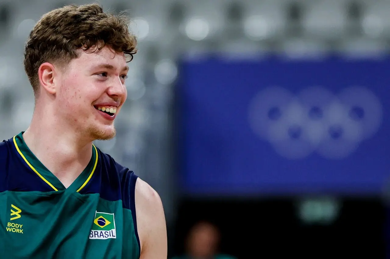 O paranaense Lukas Bergmann em treino da seleção brasileira de vôlei
