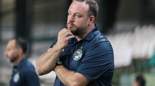 O treinador Guilherme Bossle, do Coritiba