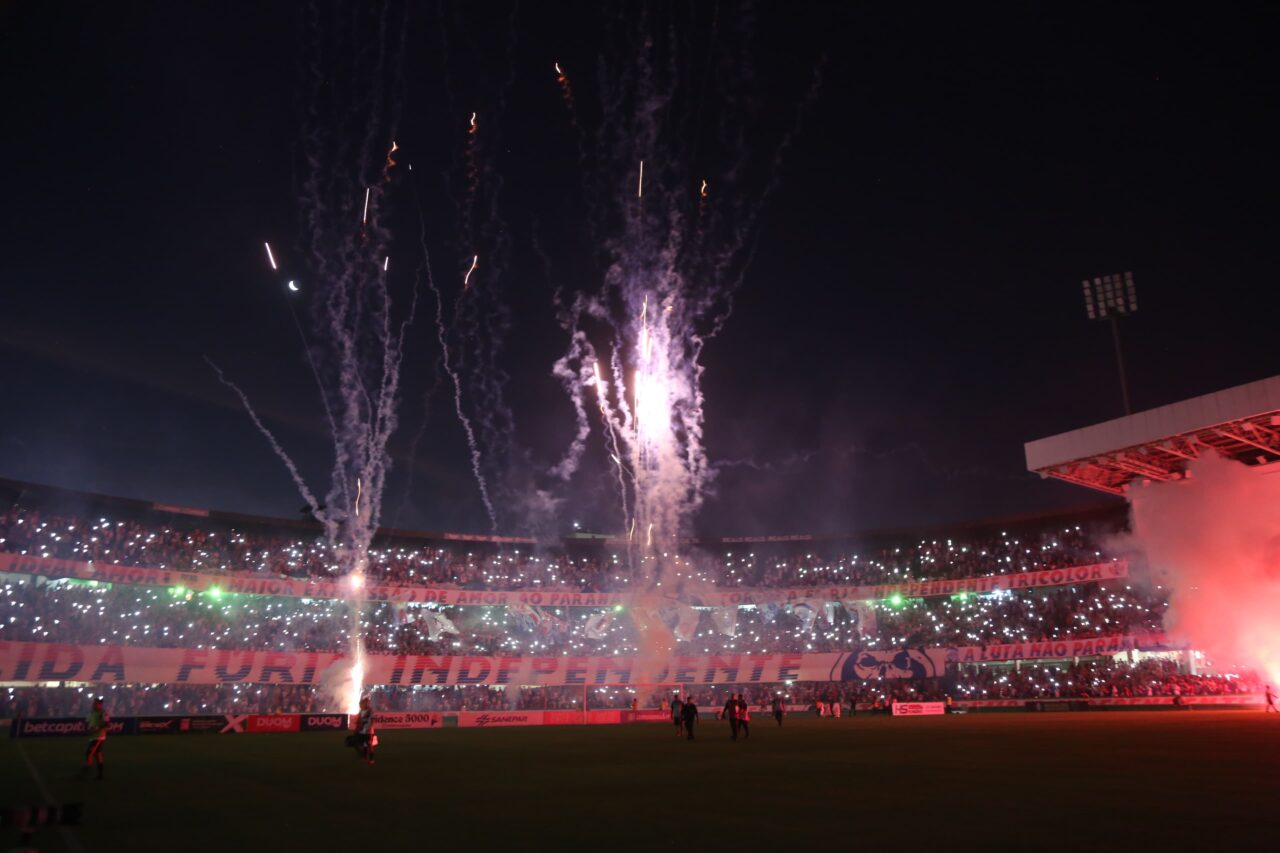 Torcida do ParanĂ¡ Clube no Couto Pereira