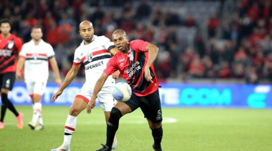 Fernandinho em Athletico x São Paulo, na Ligga Arena