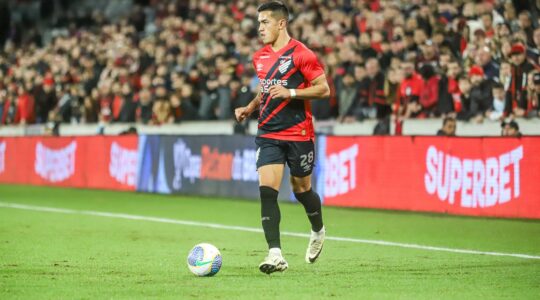 O ponta Cuello está na escalação do Athletico contra o Cerro Porteño