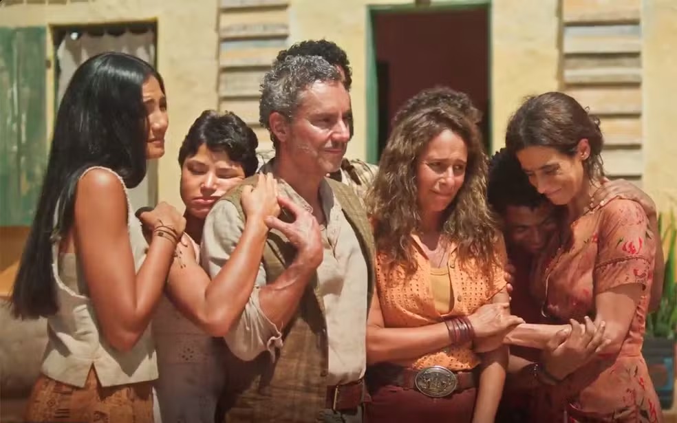 Zefa Leonel volta com a família para o rancho fundo Globo