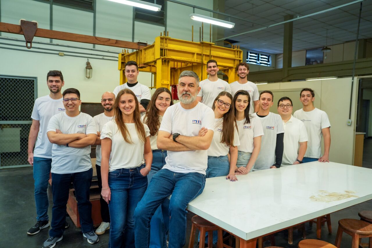 alunos da UEM