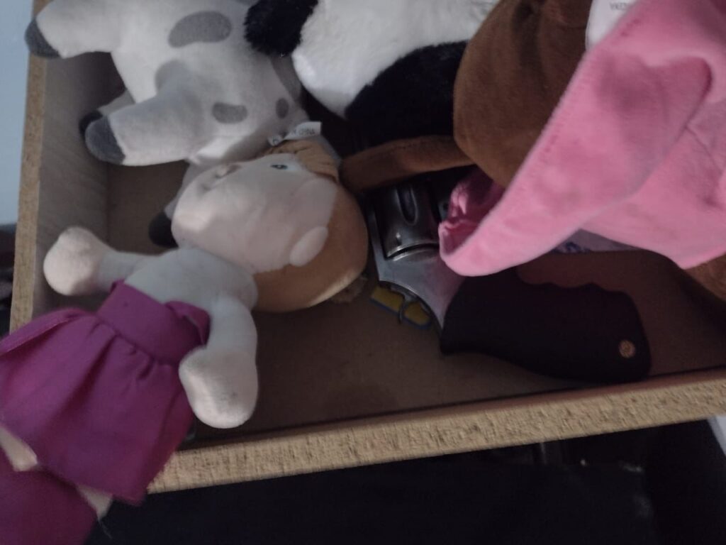 Três suspeitos de homicídio são presos em Piraquara, na Grande Curitiba. Arma encontrada em Piraquara