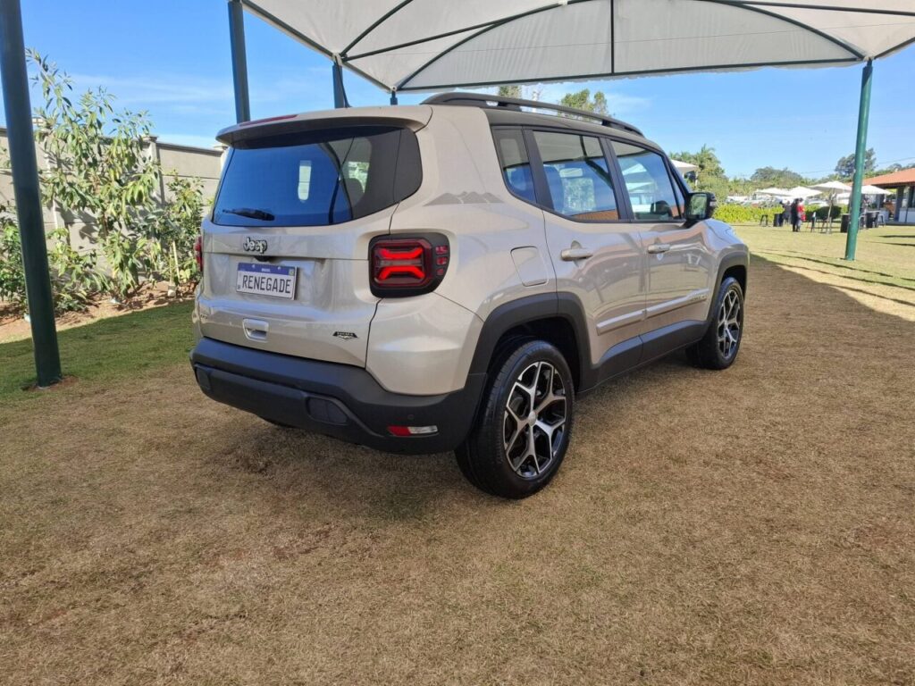 jeep-renegade-2025-02.jpg__2040.0x1530.0_q85_subsampling-2