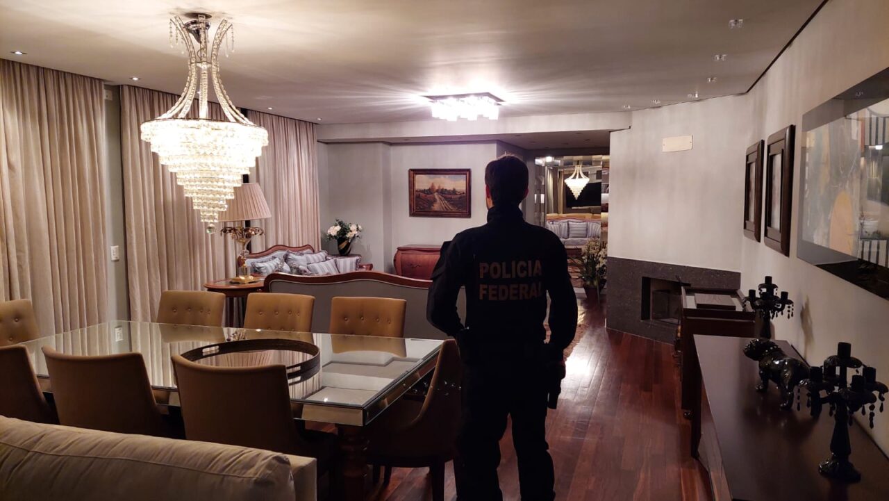 Operação mira grupo que fraudou recursos do SUS em Curitiba e Santa Catarina.