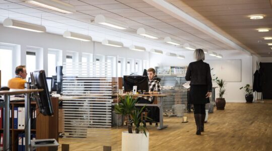 office-2360063_1920