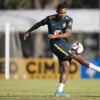 Alex Sandro em treino da seleção
