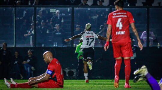 Thiago Heleno e Kaique Rocha em Athletico e Vasco