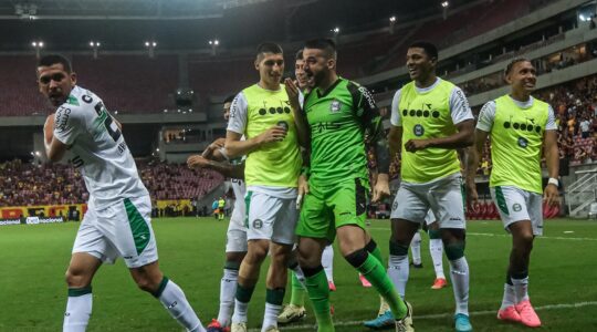 Sport e Coritiba: jogadores comemoram vitória