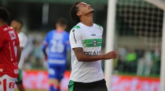 O volante Morelli, do Coritiba
