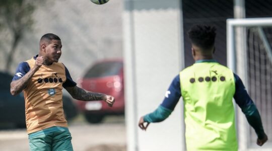 Brusque x Coritiba: volante Zé Gabriel em treino do Coritiba
