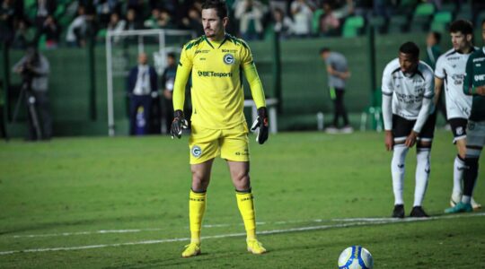 O goleiro Tadeu, ex-Coritiba
