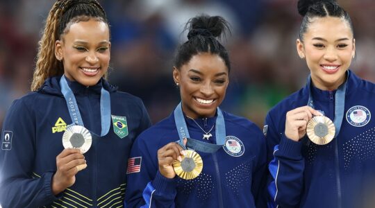 Rebeca Andrade, Simone Biles e Sunisa Lee