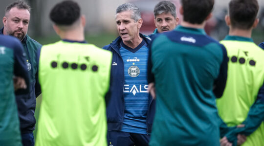 O técnico Jorginho