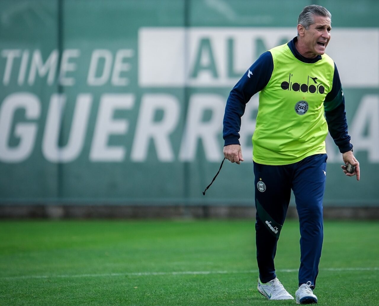 O técnico Jorginho