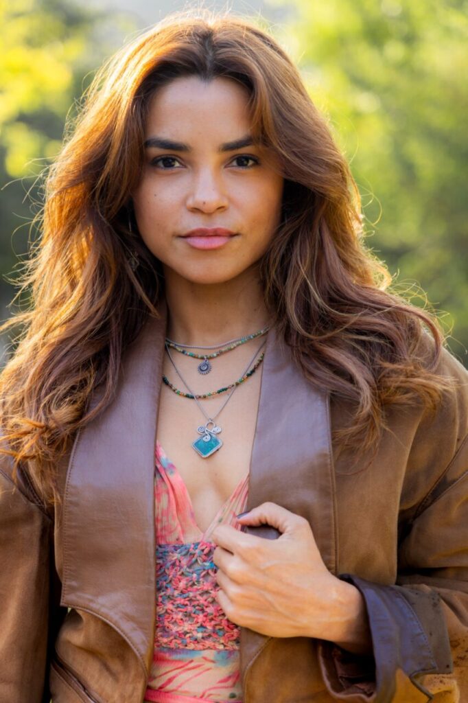 Lucy-Alves-